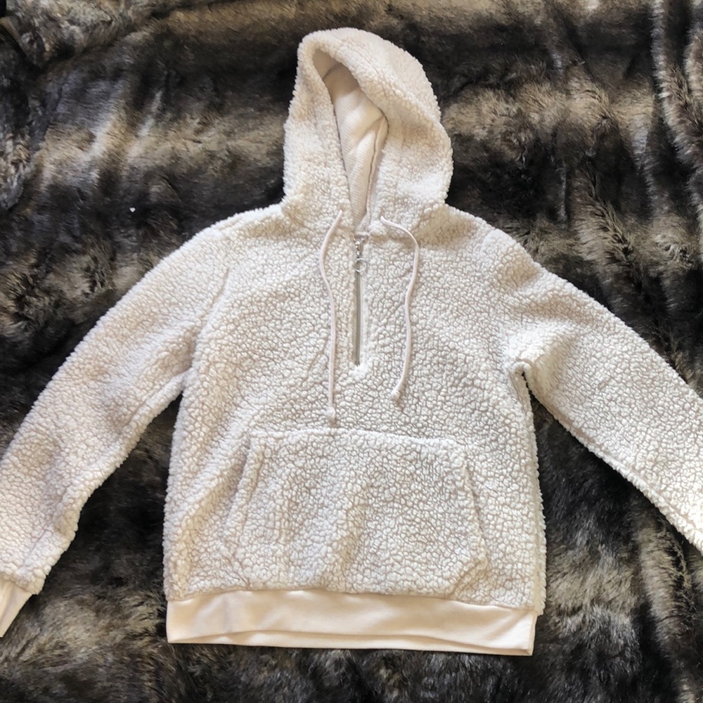 Fuzzy hoodie 💛